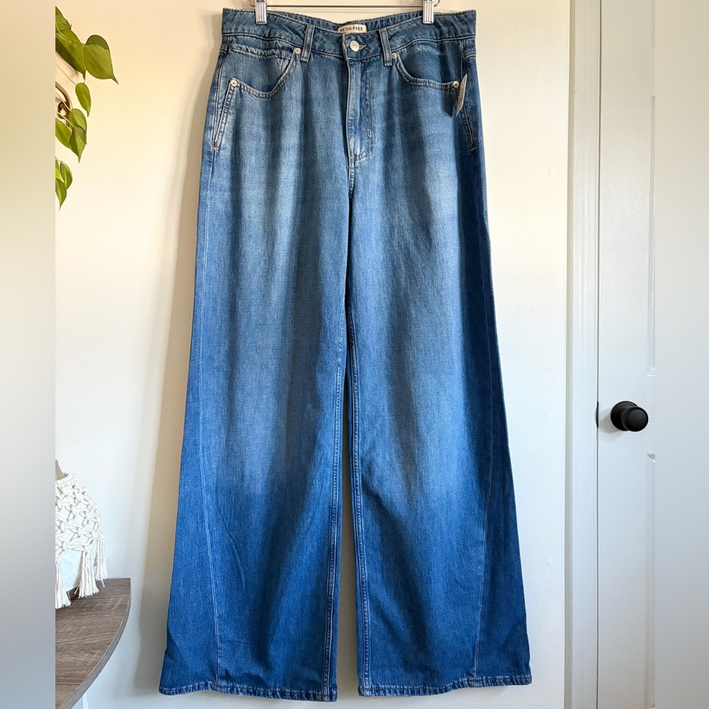 We The Free CRVY Graceland Low Rise Straight Jeans in Country Blue NEW - Picture 2 of 5